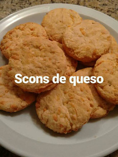 Una foto de Scons de queso 🧀