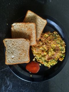 बटर ऑम्लेट ब्रेड (Butter Bread Omelette Recipe In Marathi) रेसिपी चे मुख्य फोटो