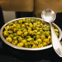 A picture of Mint chickpeas/chana/sundal.