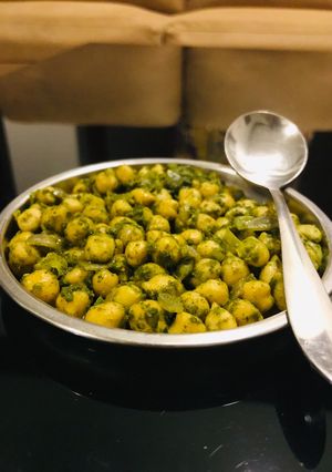 A picture of Mint chickpeas/chana/sundal.