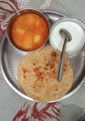 आलू मटर और टमाटर की सब्जी(aloo matar aur tamatar ki sabzi recipe in hindi) रेसिपी मुख्य फोटो