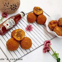 A picture of Stuffed yam balls.
