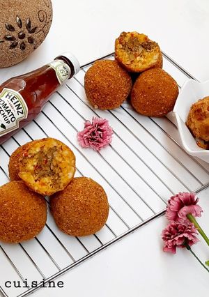 A picture of Stuffed yam balls.
