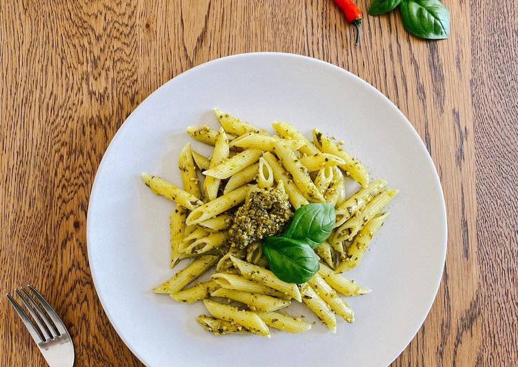 Penne con pesto di basilico e pistacchi