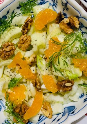 O poză a rețetei Salată de fenicul cu nuci și clementine.