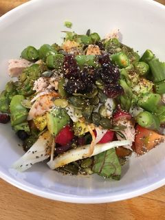 Una foto de Ensalada distinta, sabrosa y muy sana 🥗