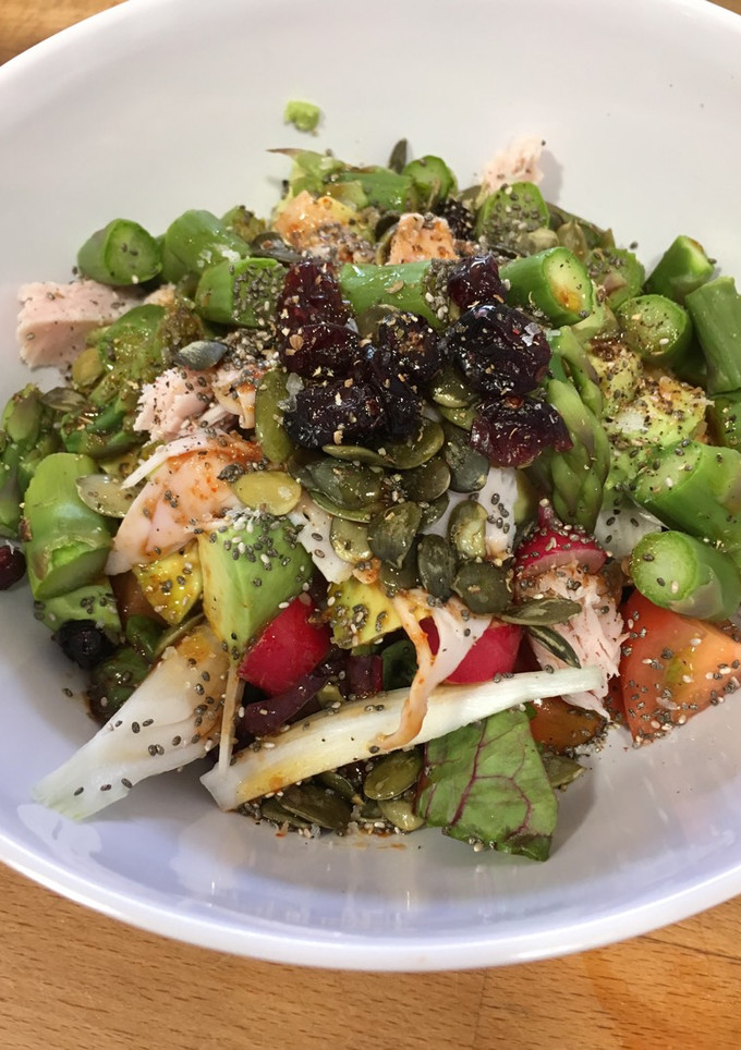 Una foto de Ensalada distinta, sabrosa y muy sana 🥗