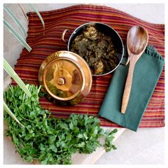 A picture of Pakistani style Spinach and chicken curry - Palak Chicken.