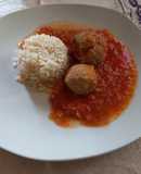 Albóndigas en salsa de tomate