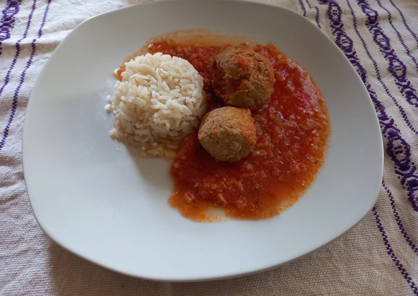 Albóndigas en salsa de tomate