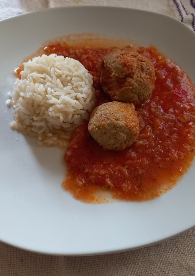 Una foto de Albóndigas en salsa de tomate