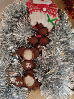 Una foto de Bombones de coco y chocolate