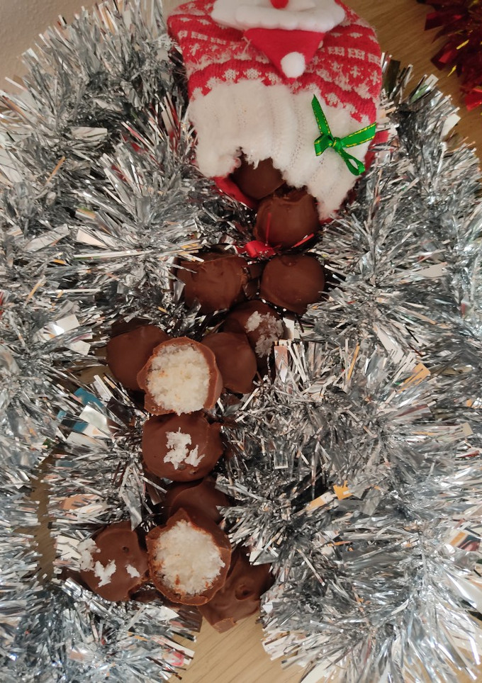 Una foto de Bombones de coco y chocolate