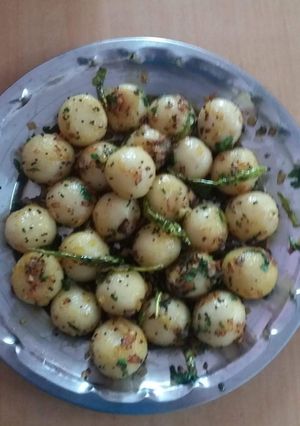 A picture of Sooji Balls.