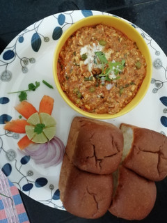 பாவ் வித் மட்டர் பனீர் புர்ஜி மசாலா (Pav Bhaji Recipe in Tamil) செய்முறை முக்கிய புகைப்படம்