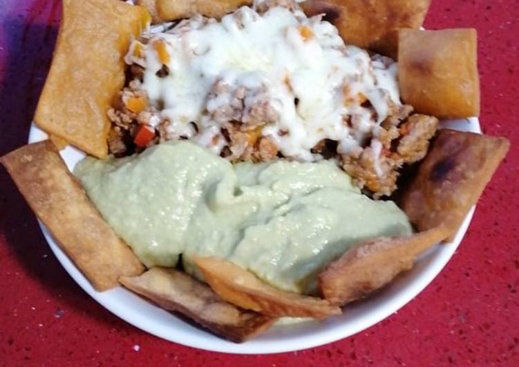 Nachos con carne y guacamole