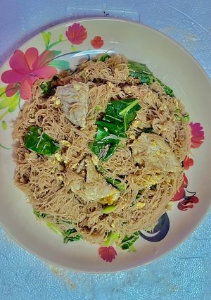 รูปของ ผัดซีอิ๊วเส้นหมี่ข้าวกล้องหมูหมัก