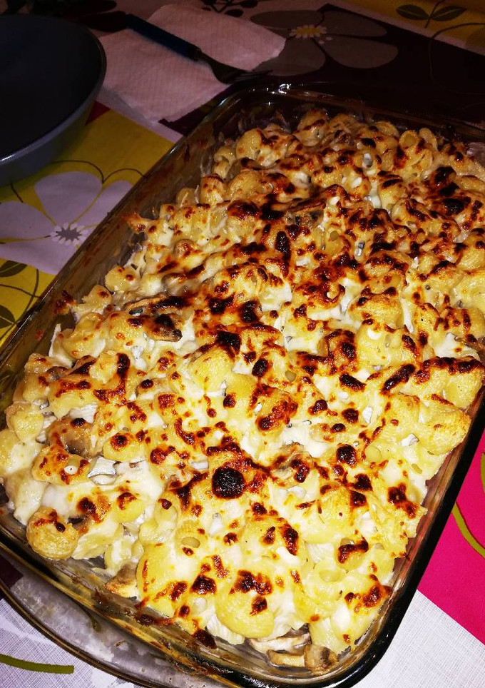 Una foto de Pasta tiburón a los cuatro quesos con champiñones gratinada