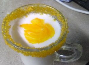 Una foto de Limoncello (licor cremoso de limón)