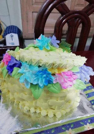 A picture of Eggless pineapple heart shape basket cake.