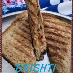 A picture of Onion tomato grill sandwhich.