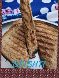 A picture of Onion tomato grill sandwhich.
