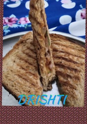 A picture of Onion tomato grill sandwhich.