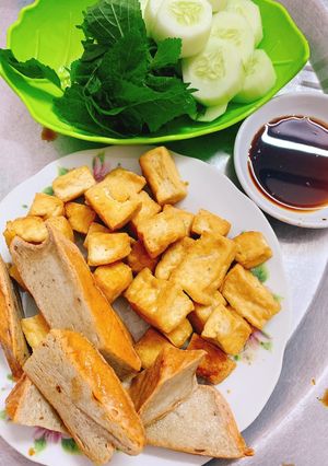 Hình của món Món chay: Bún đậu chả quế nước tương.