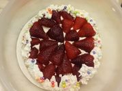 Una foto de tarta de fresas