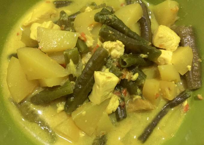 Langkah Mudah untuk Membuat Sayur tahu, kacang dan kentang dengan kuah santan pedas yang Enak