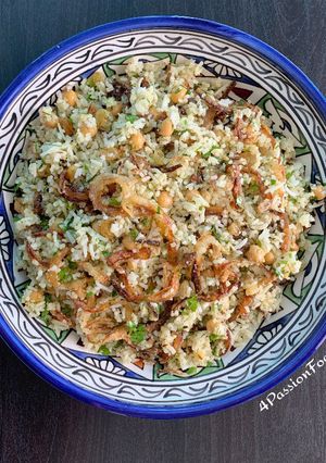 Une photo de Riz sauvage & basmati avec pois chiches, raisins secs et herbesOttolenghi@4PassionFood #healthy