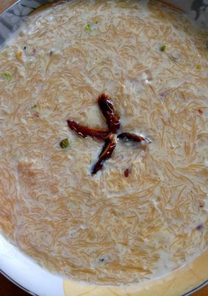 A picture of Sheer khurma.