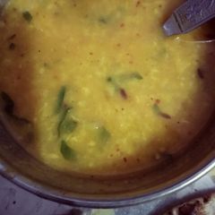 A picture of Daal palak.