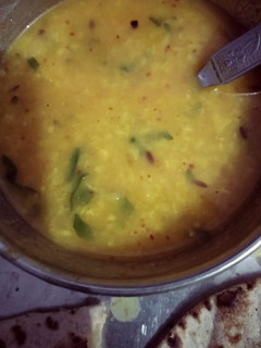 A picture of Daal palak.