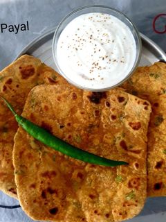 हरे प्याज़ के पराठे (hare pyaz ke parathe recipe in Hindi) रेसिपी मुख्य फोटो