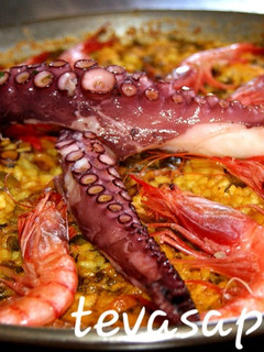 Una foto de Arroz con pulpo y gambas