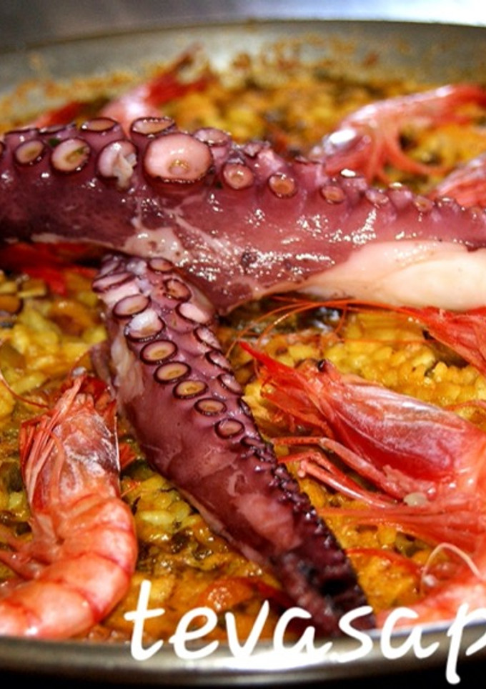 Una foto de Arroz con pulpo y gambas