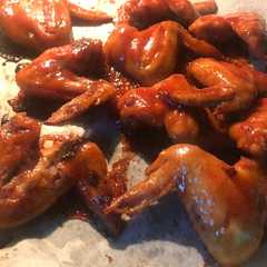 Una foto de Alitas BBQ Miel