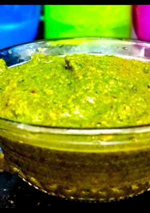 A picture of Coriander,mint chutney.
