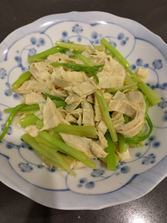 芹香豆皮(快速料理)(簡單料理)(方便素) 的食譜成品照片