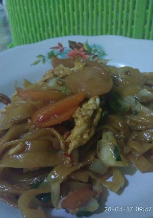 Foto resep Kwetiaw goreng(sosis, telur)(simple&enak)