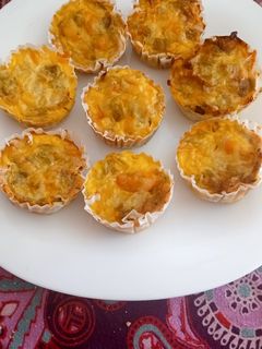 Una foto de 🥧Miniquiches con masa casera de dos sabores 🦐 y 🧀 🇨🇵