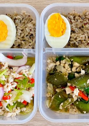 รูปของ เมนูอาหารคลีน #ฉบับเด็กหอ ยำมะเขือยาวไก่สับ ผัดมะเขือยาวใบโหระพา