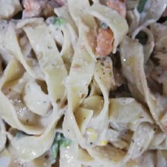 A picture of White sauce pasta.
