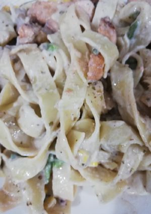 A picture of White sauce pasta.