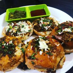 A picture of Mumbai style masala pav.