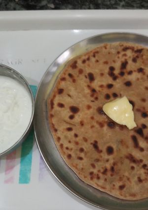 A picture of Potato paratha.