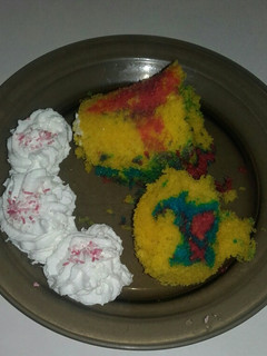 Una foto de Mug cake arcoíris