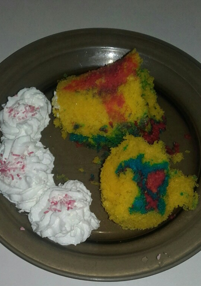 Una foto de Mug cake arcoíris