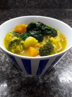 Una foto de Sopa de verduras y pollo